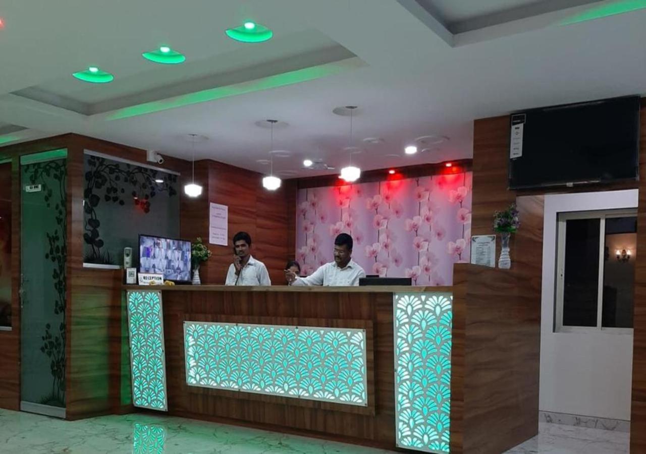 Hotel Sai SK Palace Shirdi Esterno foto